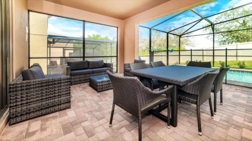 Popular attractions Area Nearby Property